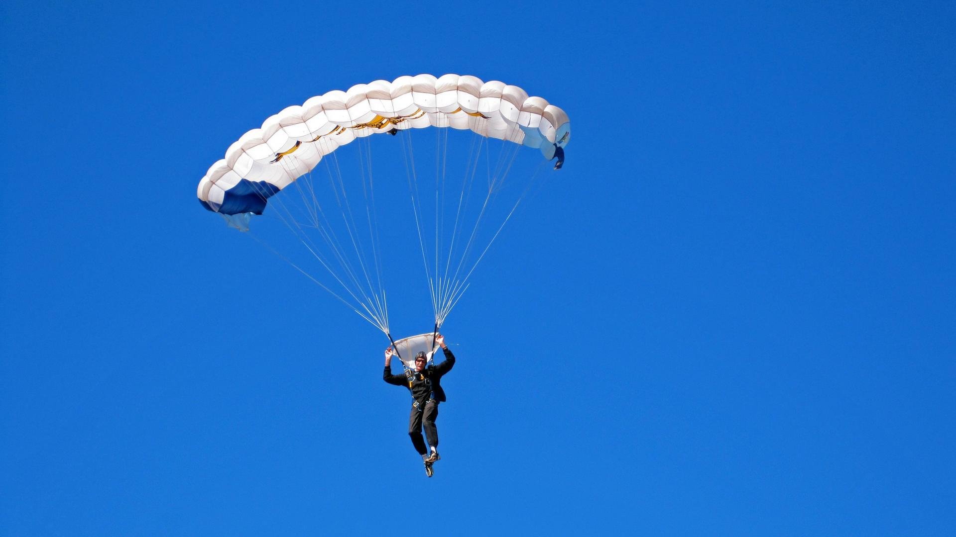 克罗地亚骑手奥利维亚·马尔顿·米哈尔迪内茨在2024年国际马术联合会世界障碍赛中以“Golden Loui H”马匹获得第六名，展现出色表现。